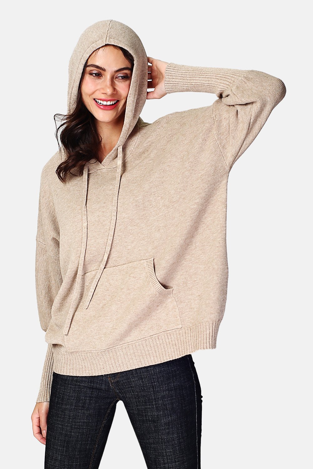 Hooded sweater with front pocket in long sleeves