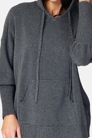 Hooded sweater with front pocket in long sleeves