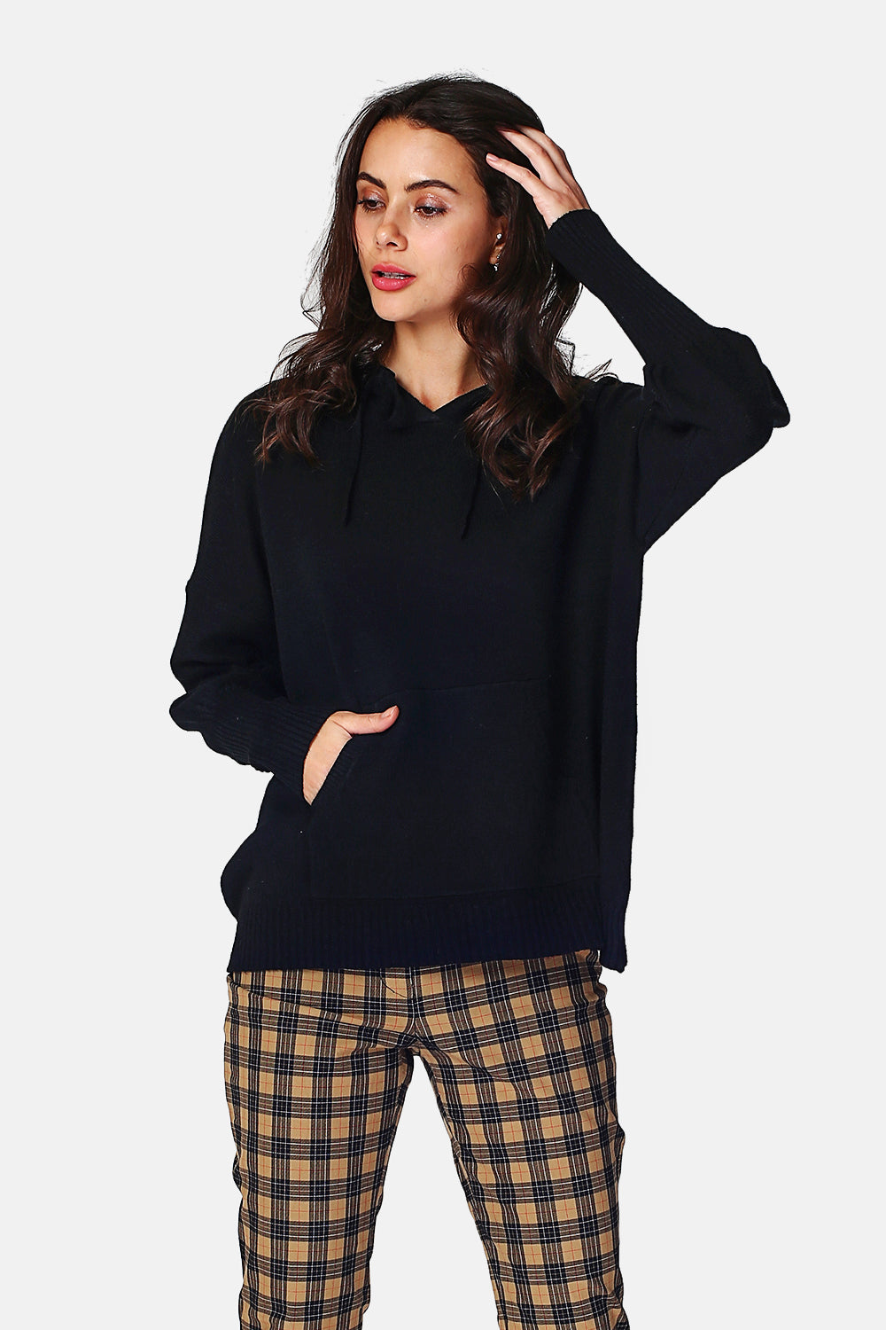 Pull à capuche poche devant 4 fils – Noir – Assuili