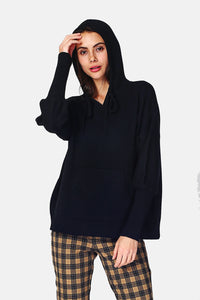 Hooded sweater with front pocket in long sleeves