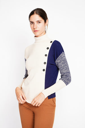 Two-tone high neck sweater with long sleeves