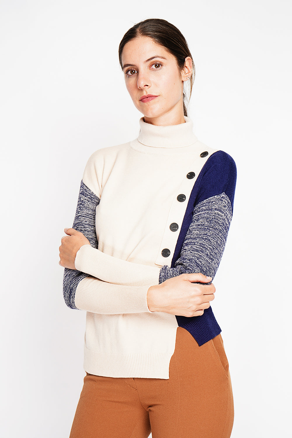 Pull col montant bicolore – Crème – Assuili