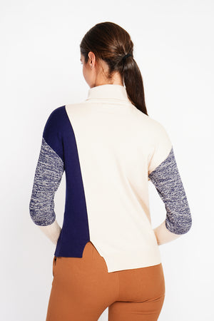 Two-tone high neck sweater with long sleeves