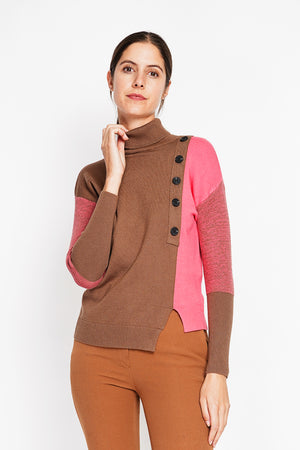 Two-tone high neck sweater with long sleeves