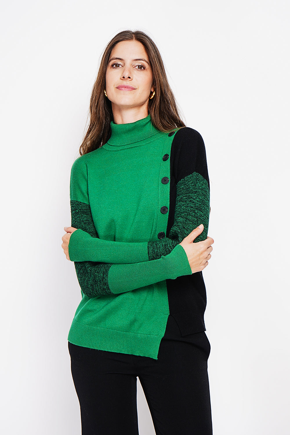 Two-tone high neck sweater with long sleeves