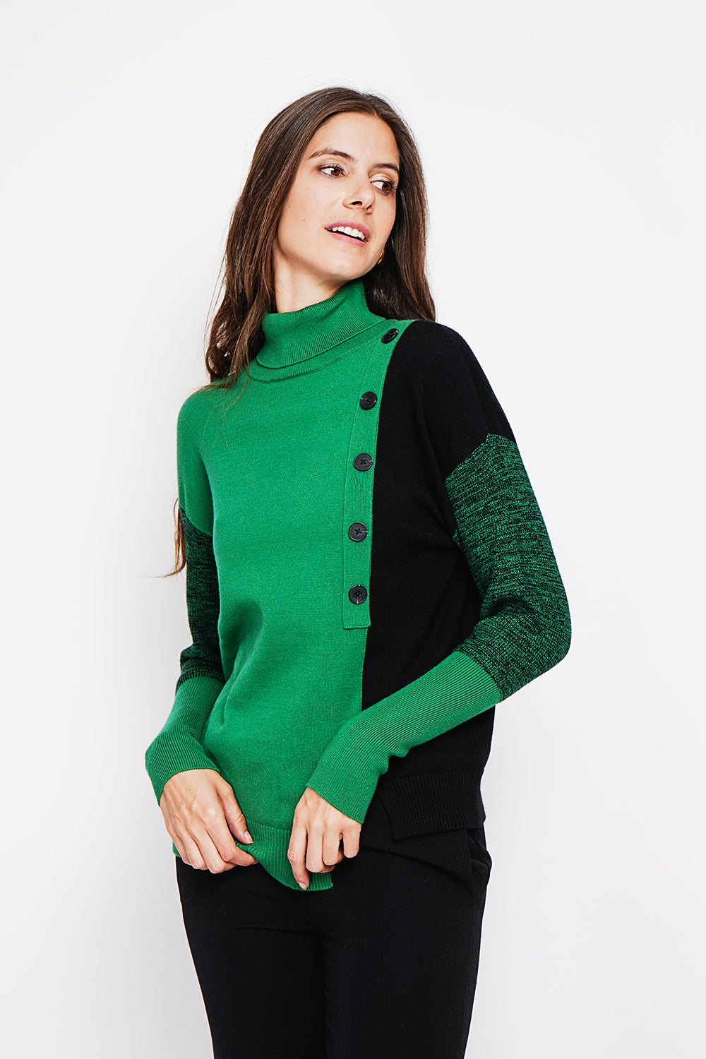 Two-tone high neck sweater with long sleeves