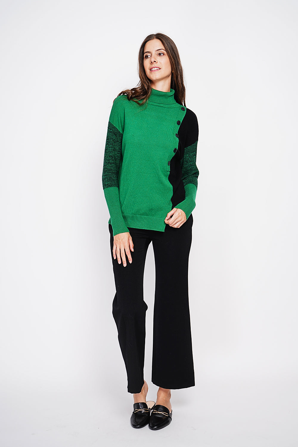 Two-tone high neck sweater with long sleeves