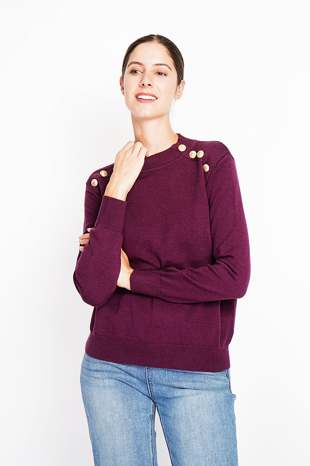 Crew neck sweater with fancy buttoning on raglan sleeves