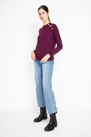 Crew neck sweater with fancy buttoning on raglan sleeves