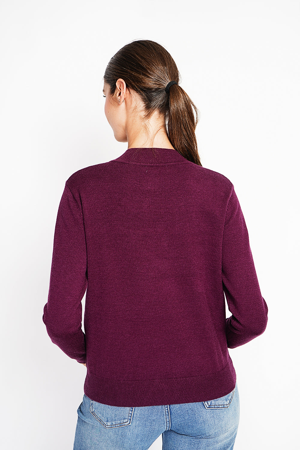 Crew neck sweater with fancy buttoning on raglan sleeves