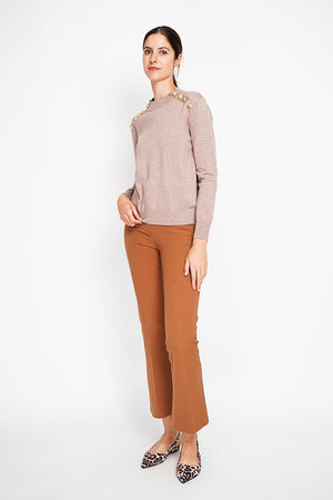 Crew neck sweater with fancy buttoning on raglan sleeves