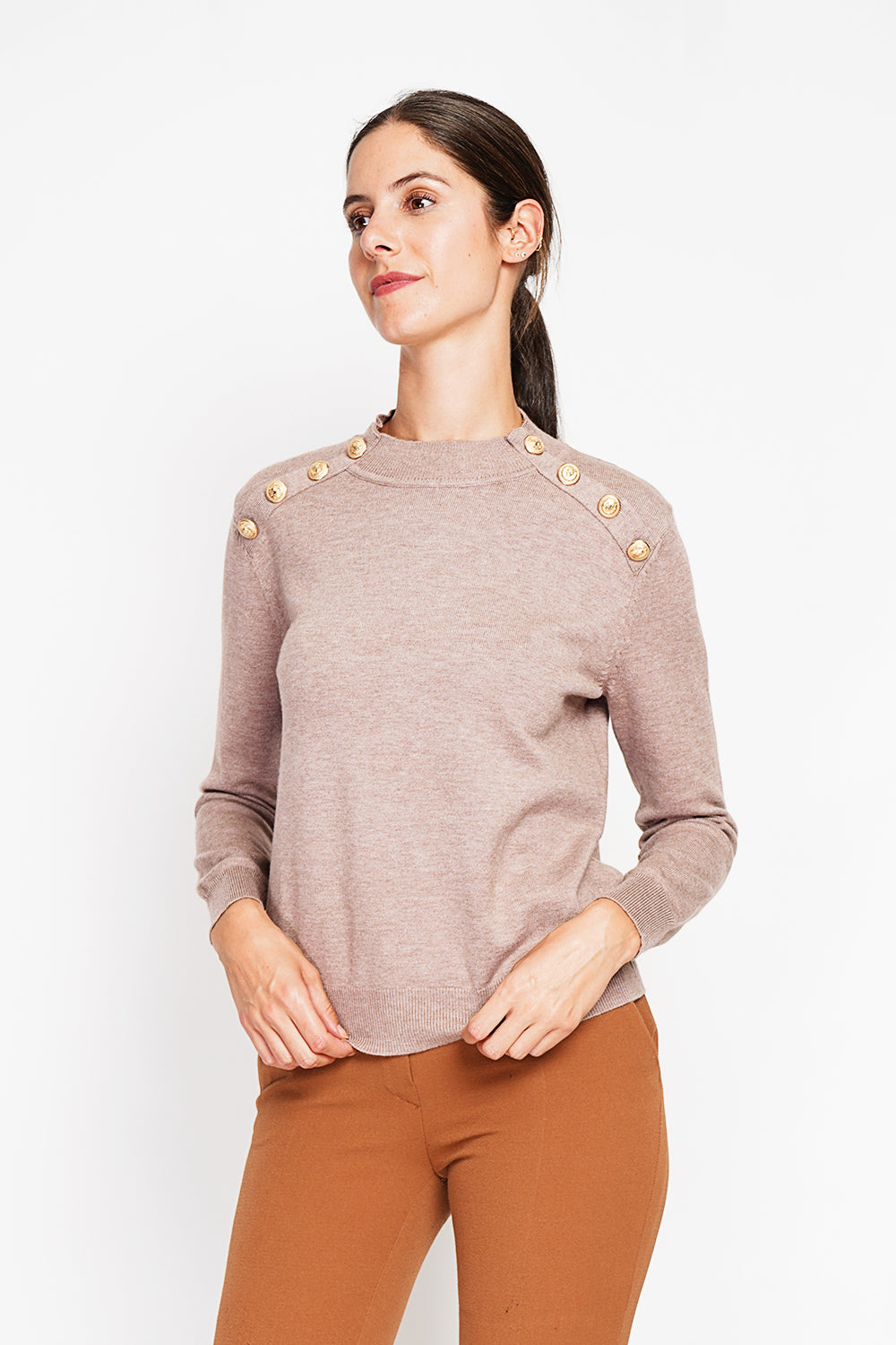 Crew neck sweater with fancy buttoning on raglan sleeves – Desert – Assuili
