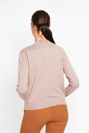 Crew neck sweater with fancy buttoning on raglan sleeves