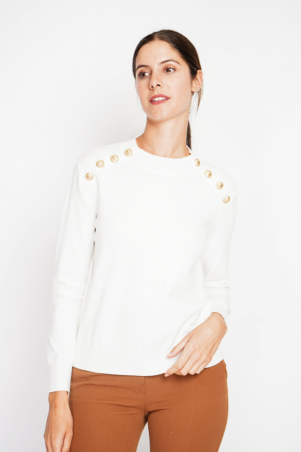 Crew neck sweater with fancy buttoning on raglan sleeves