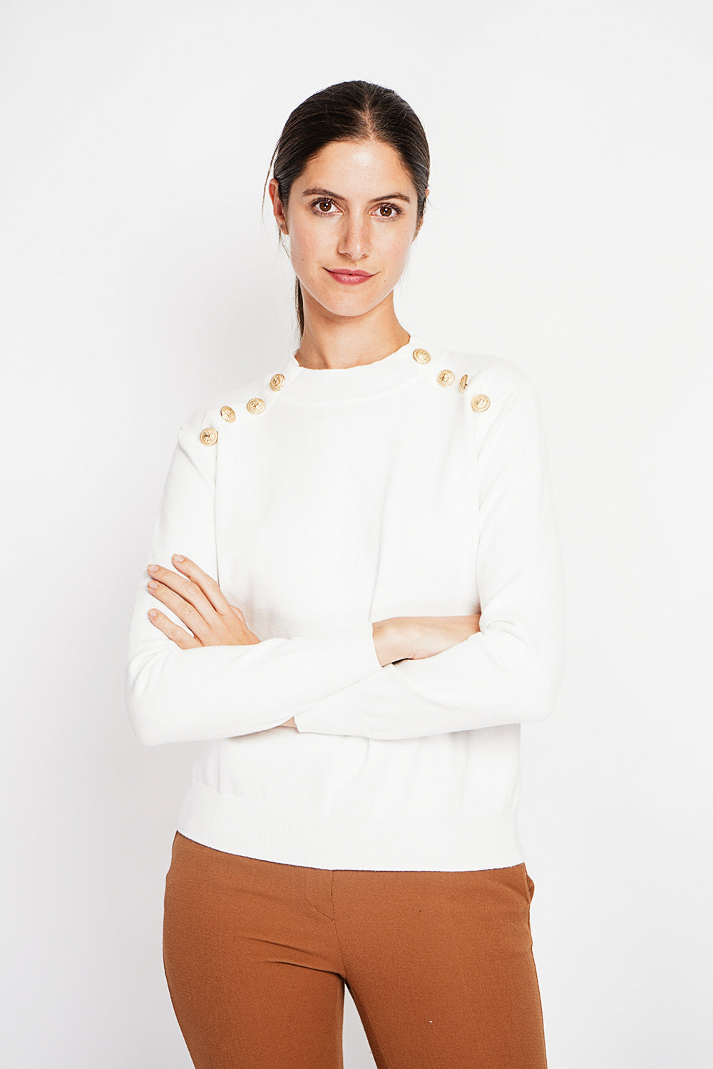 Crew neck sweater with fancy buttoning on raglan sleeves – Off white – Assuili