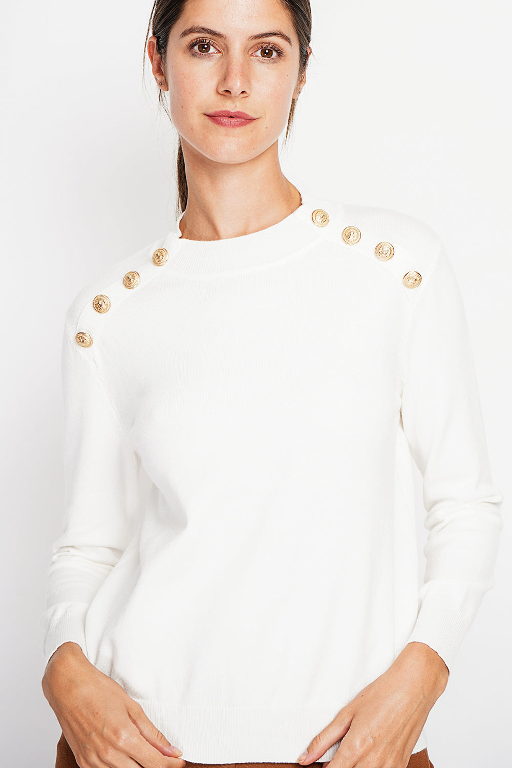 Crew neck sweater with fancy buttoning on raglan sleeves