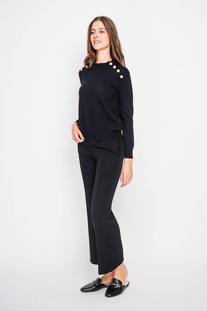 Crew neck sweater with fancy buttoning on raglan sleeves