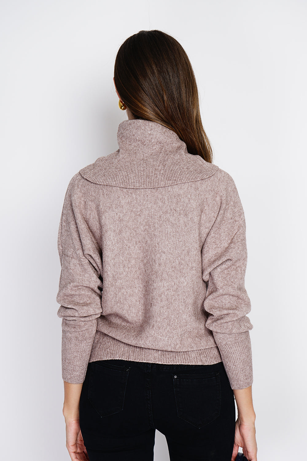 Nervous ball neck sweater with batwing sleeves – Desert – Assuili