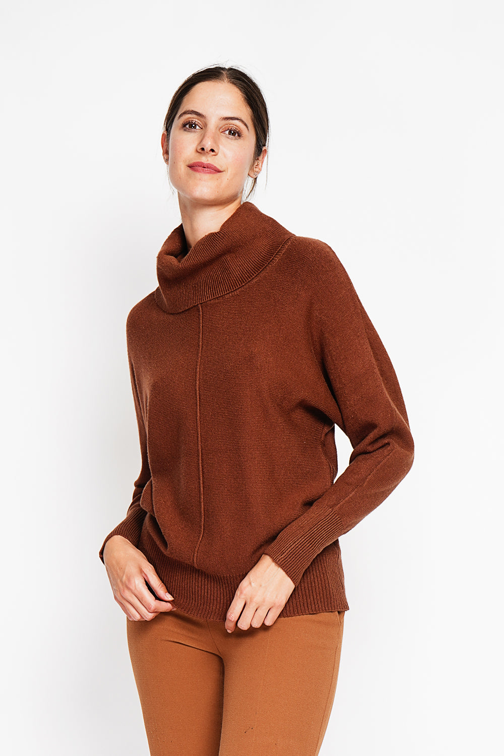 Nervous ball neck sweater with batwing sleeves – Brown – Assuili