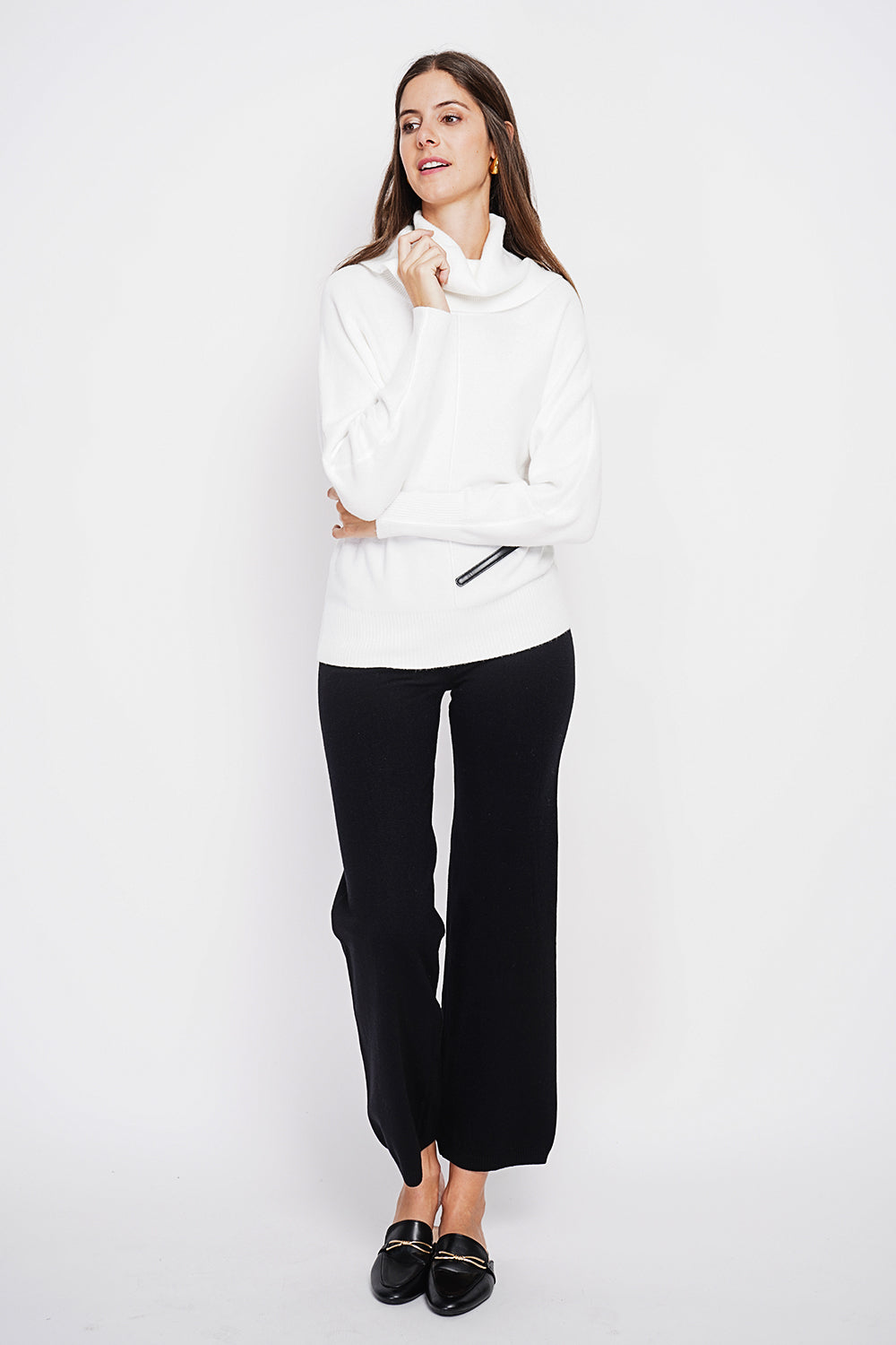 Nervous ball neck sweater with batwing sleeves