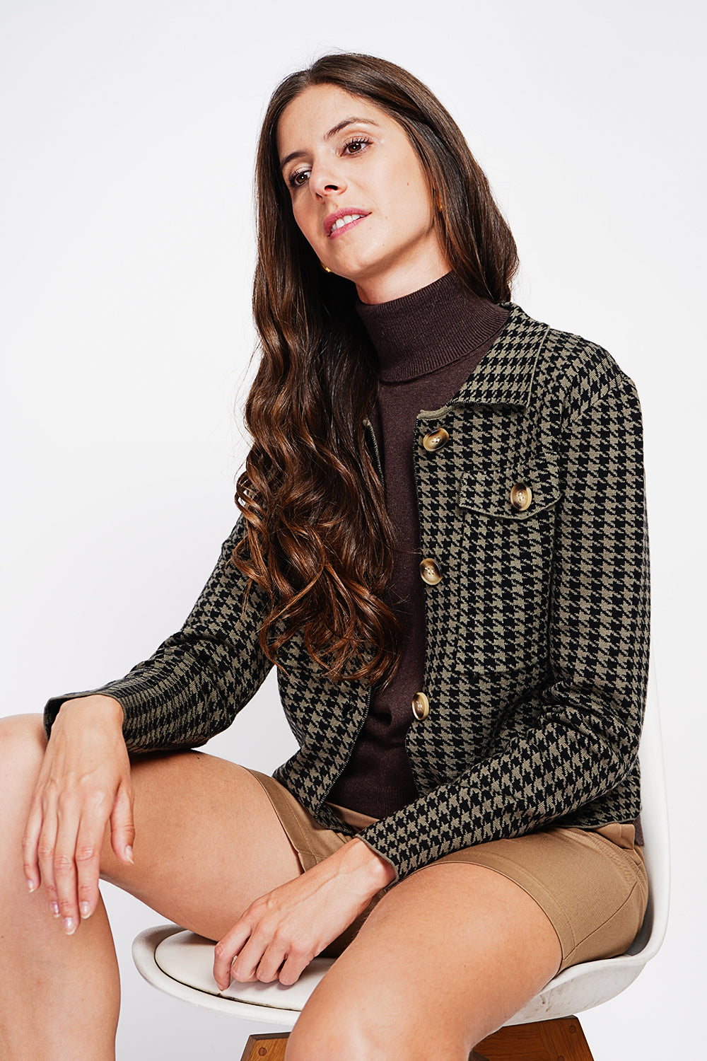 Houndstooth vest with fancy buttoning, flap pockets with long sleeves
