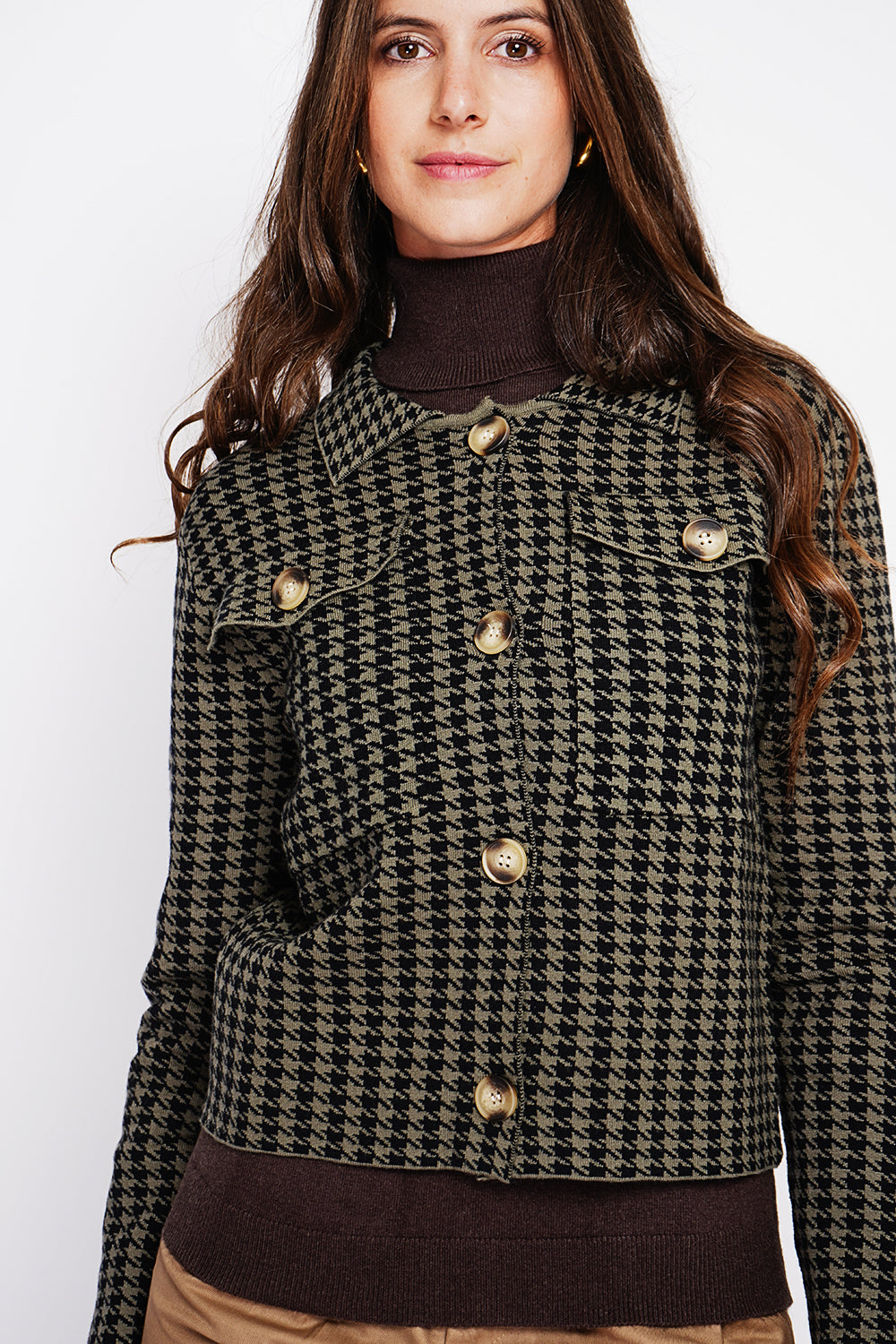 Houndstooth vest with fancy buttoning, flap pockets with long sleeves