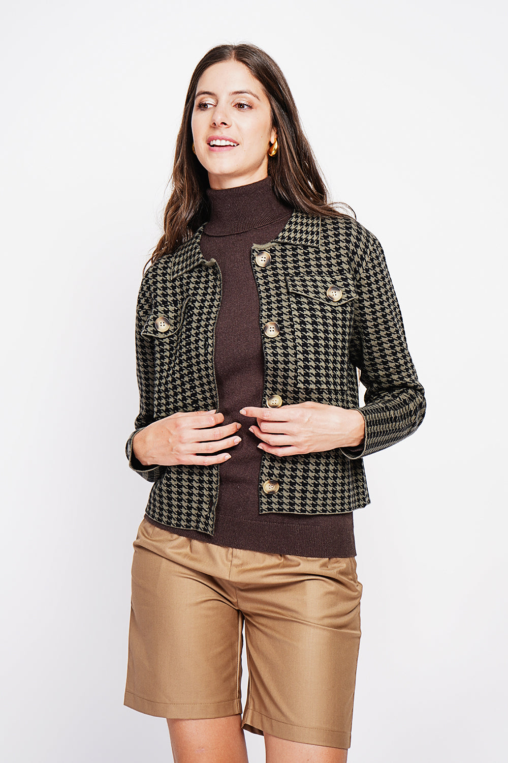 Houndstooth vest with fancy buttoning, flap pockets with long sleeves