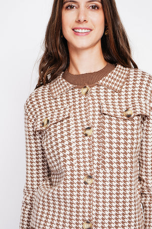 Houndstooth vest with fancy buttoning, flap pockets with long sleeves
