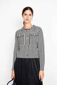 Houndstooth vest with fancy buttoning, flap pockets with long sleeves