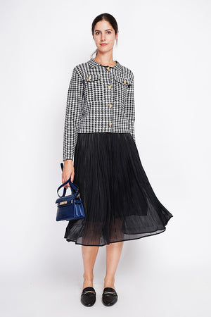 Houndstooth vest with fancy buttoning, flap pockets with long sleeves