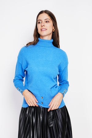 Turtleneck sweater with low front buttoned and long sleeves