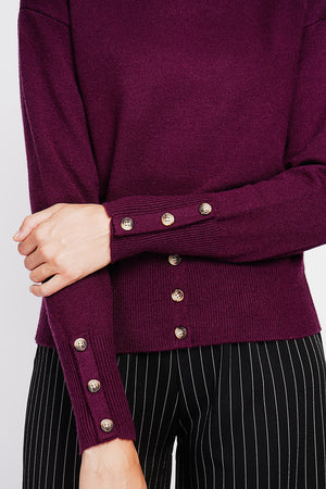 Turtleneck sweater with low front buttoned and long sleeves