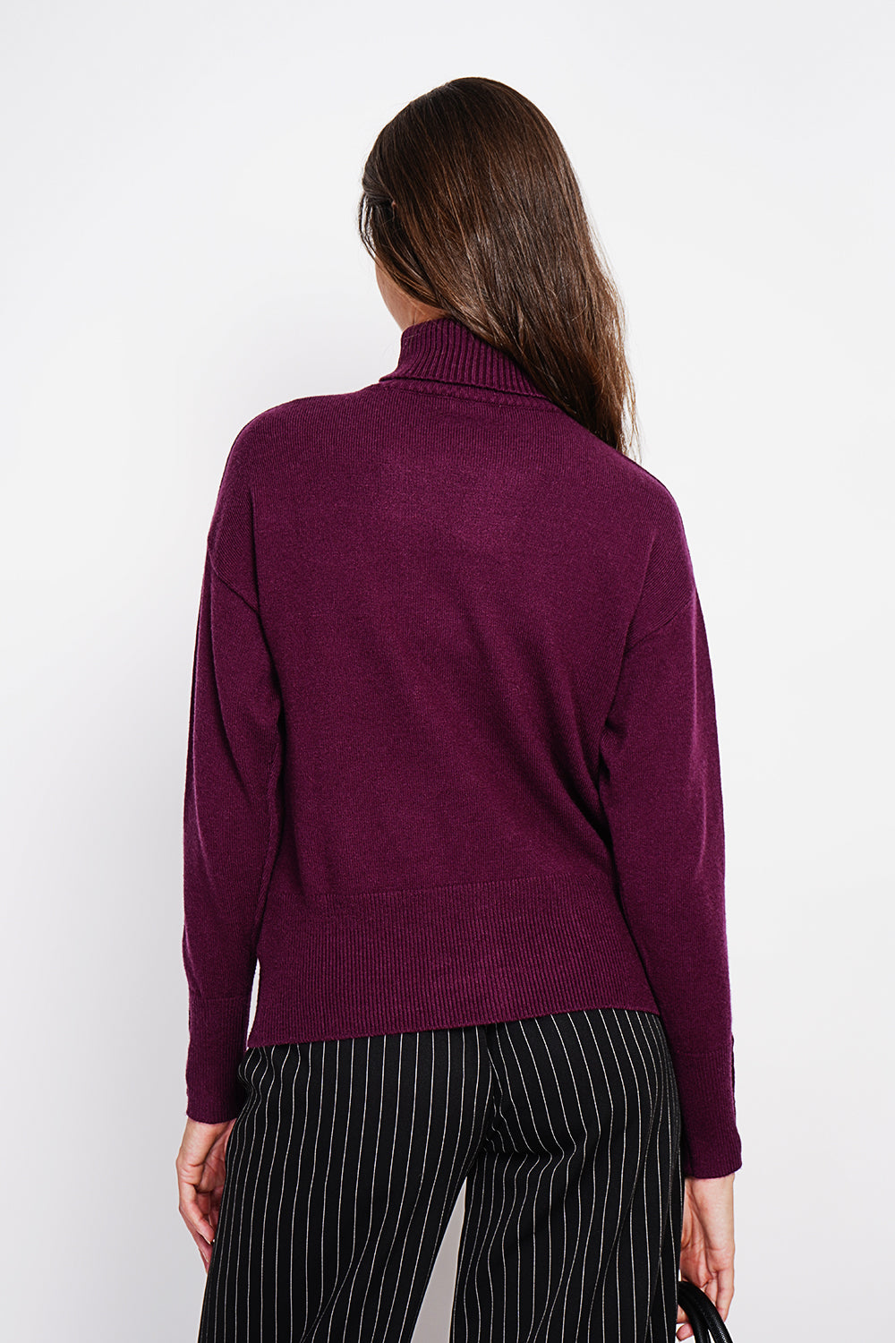 Turtleneck sweater with low front buttoned and long sleeves