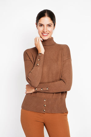 Turtleneck sweater with low front buttoned and long sleeves