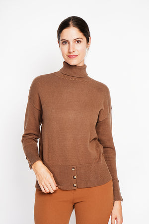 Turtleneck sweater with low front buttoned and long sleeves