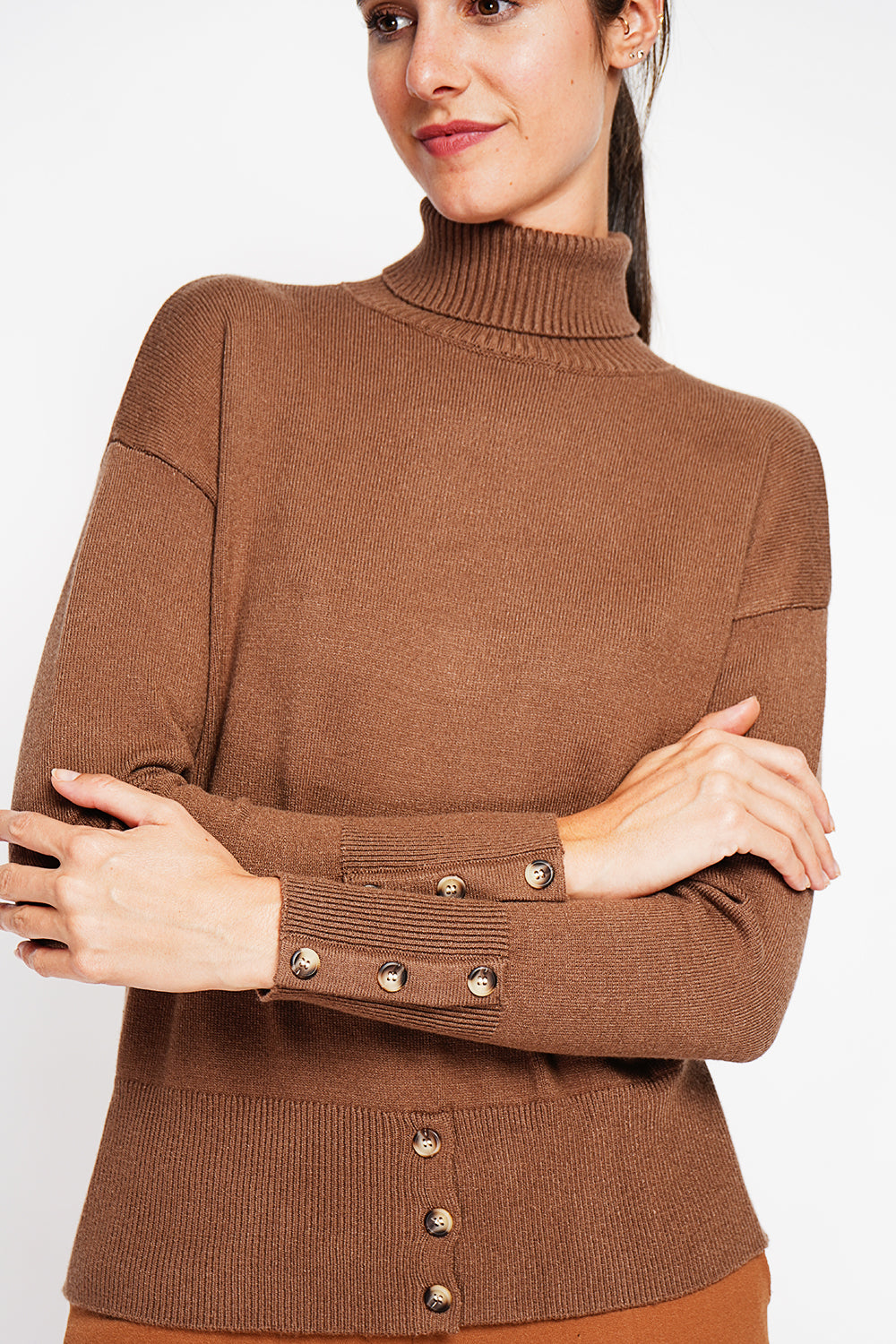 Turtleneck sweater with low front buttoned and long sleeves