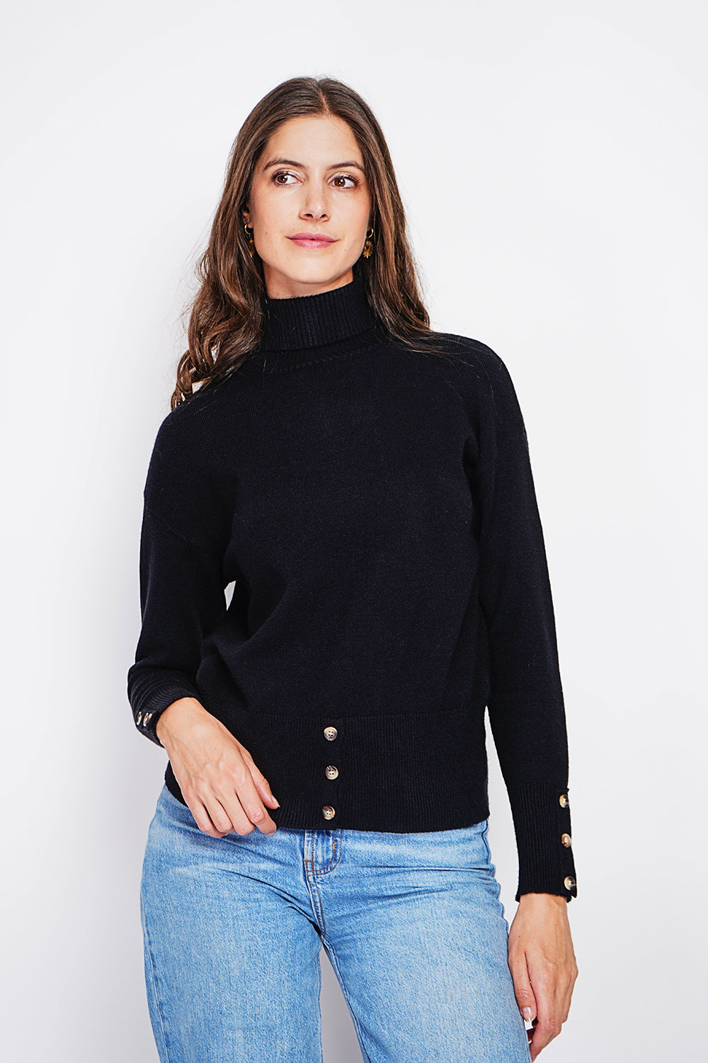 Pull col roulé oversize bas boutonné – Noir – Assuili