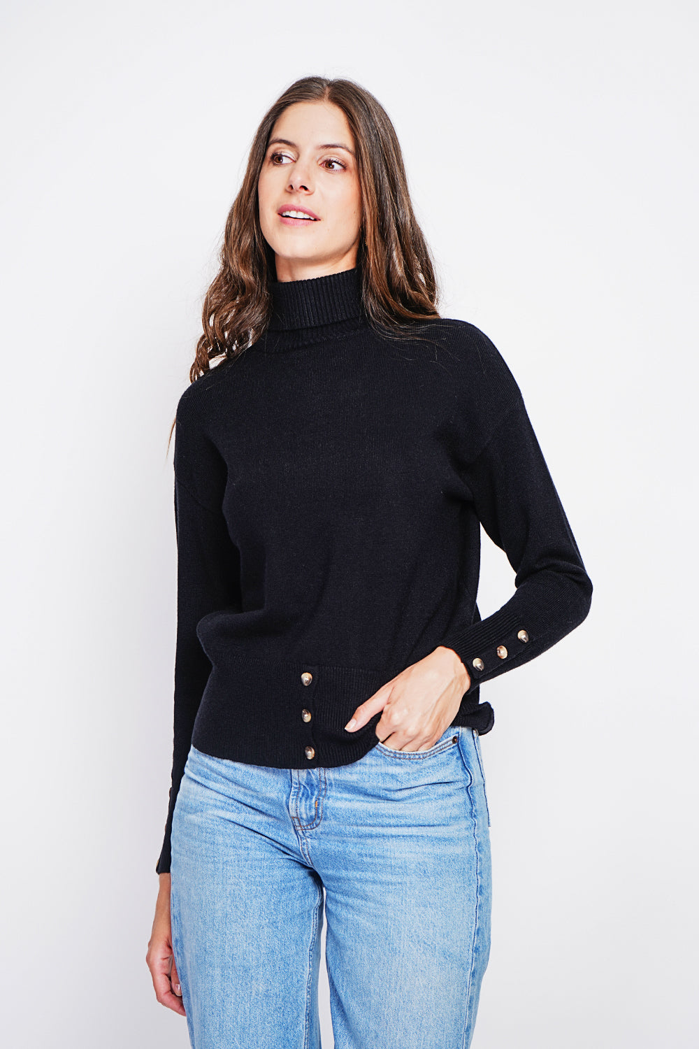 Turtleneck sweater with low front buttoned and long sleeves