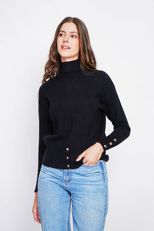 Turtleneck sweater with low front buttoned and long sleeves
