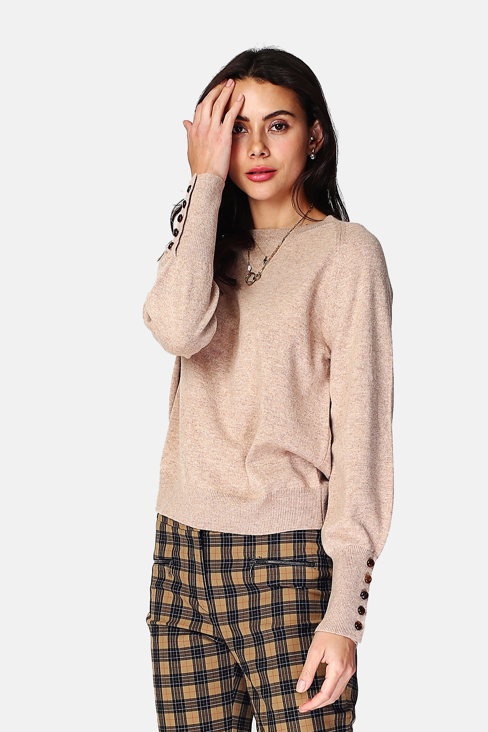 Wide sweater with round neckline and slightly puffed long sleeves with button placket at the bottom of the sleeve