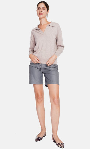 V-neck polo sweater Ribbed edges Oversized fit with long sleeves