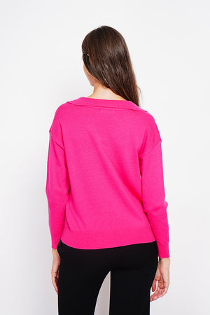 V-neck polo sweater Ribbed edges Oversized fit with long sleeves