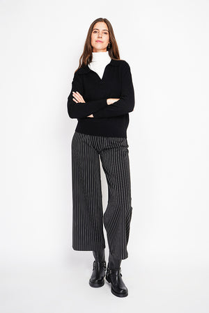 V-neck polo sweater Ribbed edges Oversized fit with long sleeves