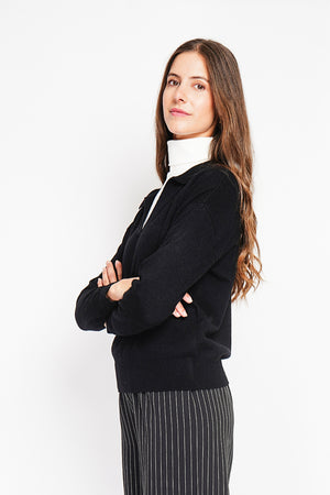 V-neck polo sweater Ribbed edges Oversized fit with long sleeves