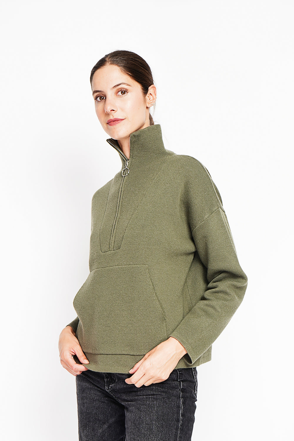 Pull col montant zippé oversize à poche – Kaki – Assuili