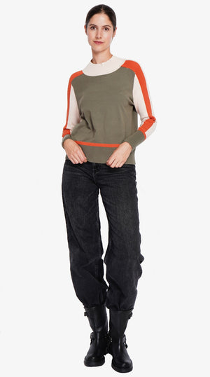Oversized tri-color high neck sweater with long sleeves