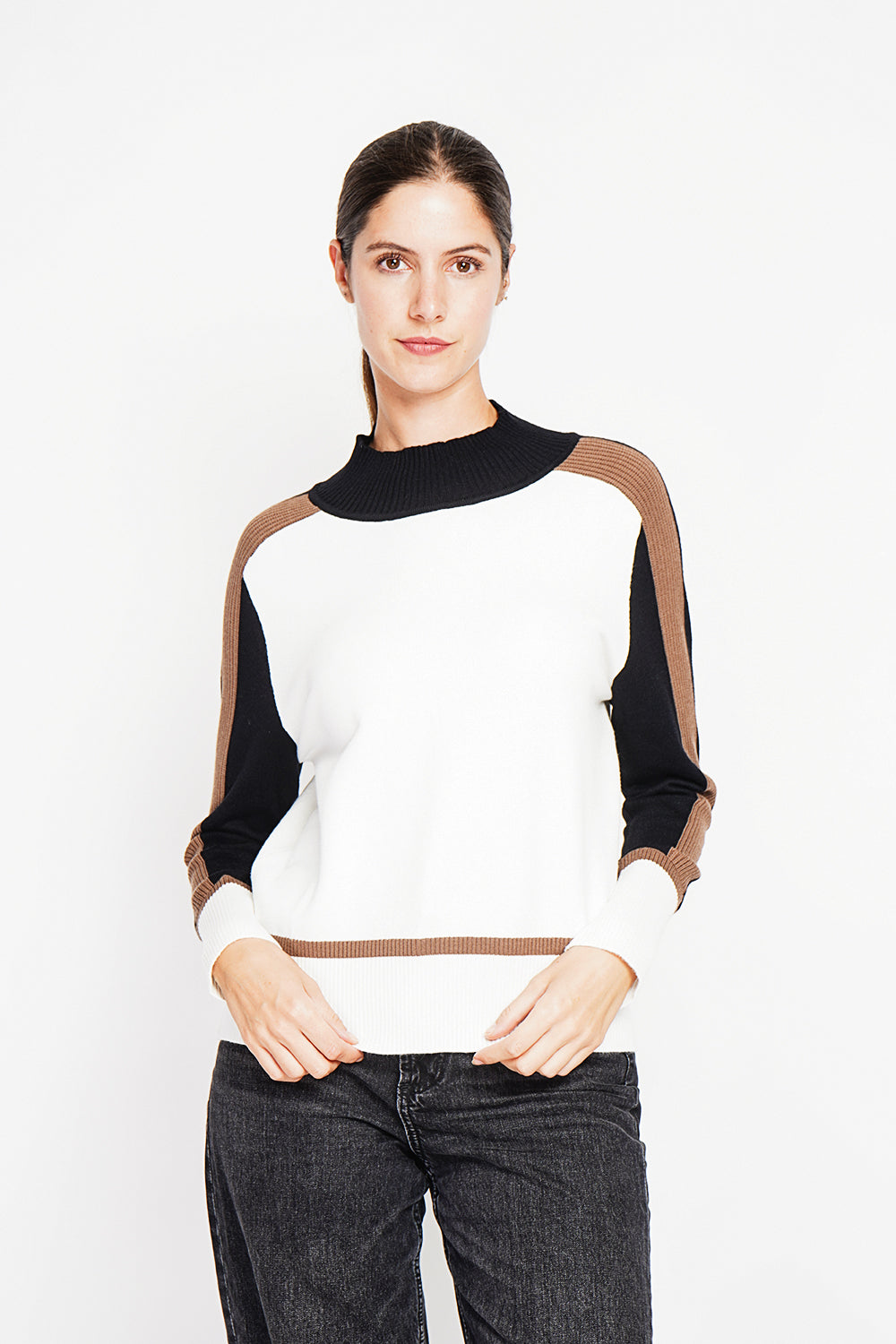 Oversized tri-color high neck sweater with long sleeves – Off white – Assuili