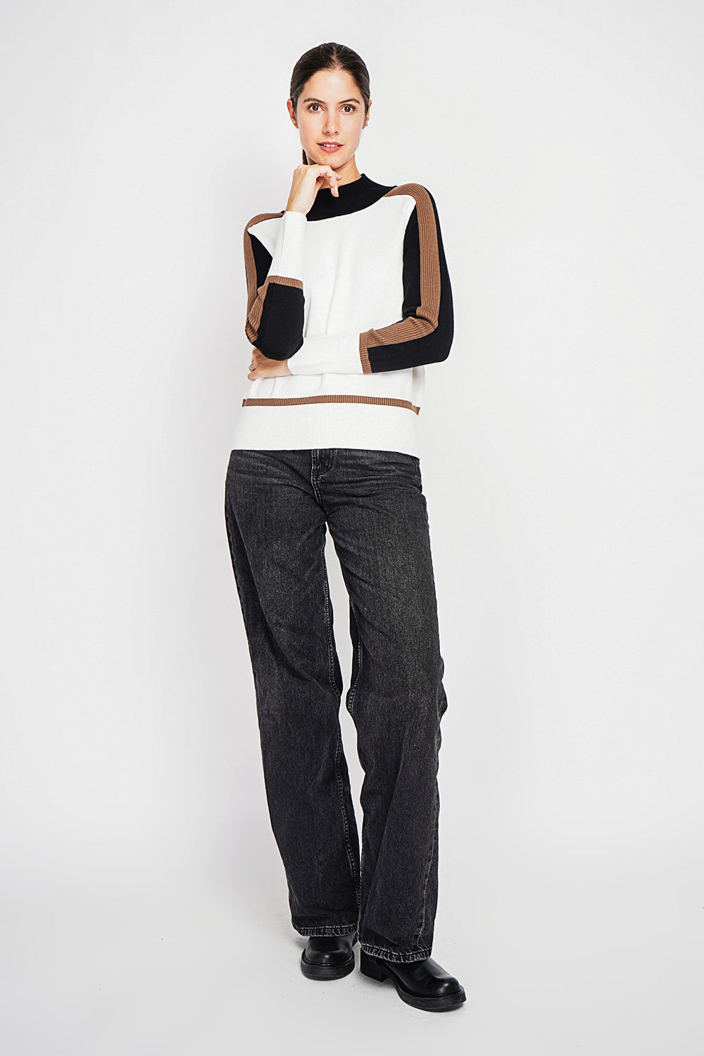 Oversized tri-color high neck sweater with long sleeves – Off white – Assuili