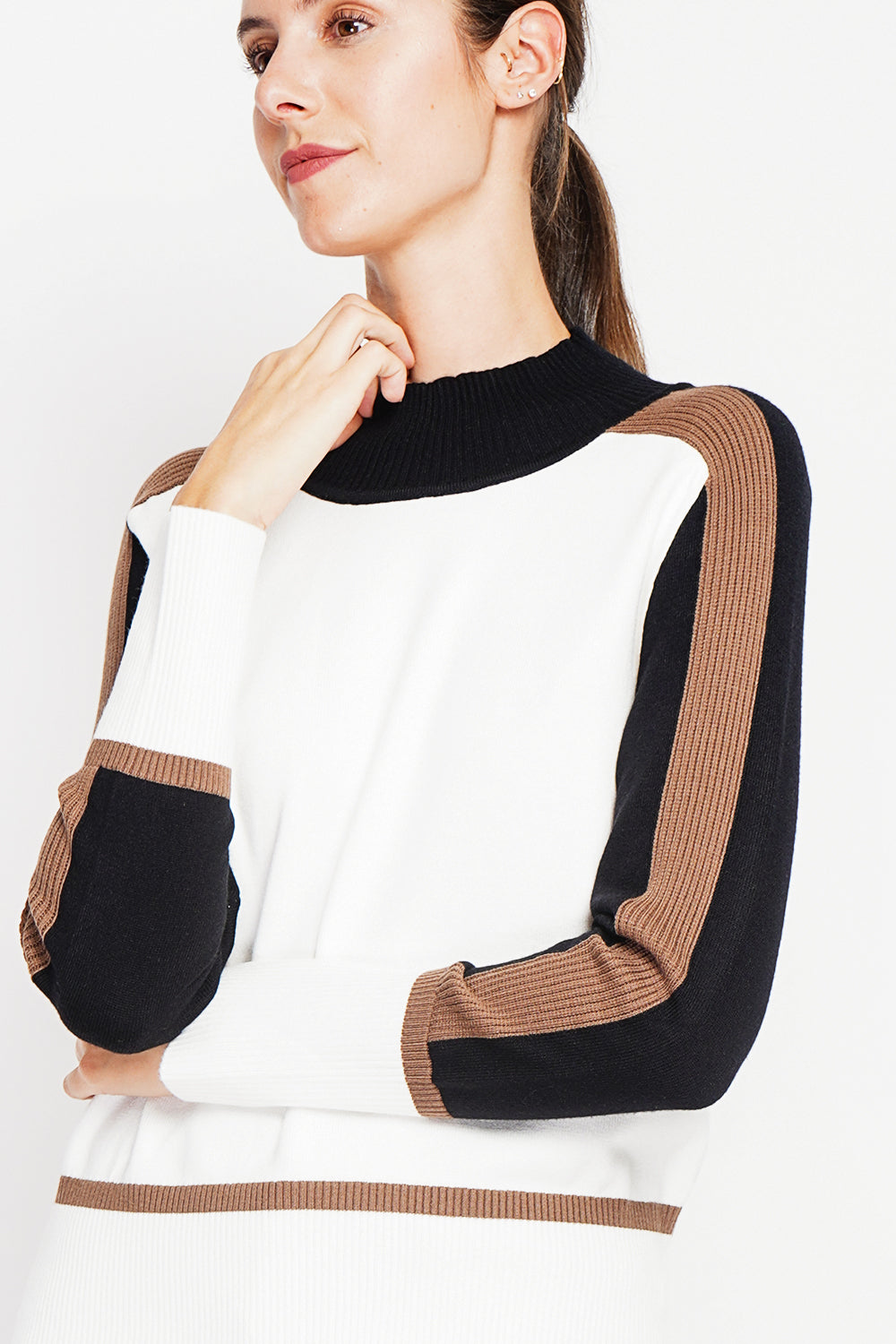 Oversized tri-color high neck sweater with long sleeves