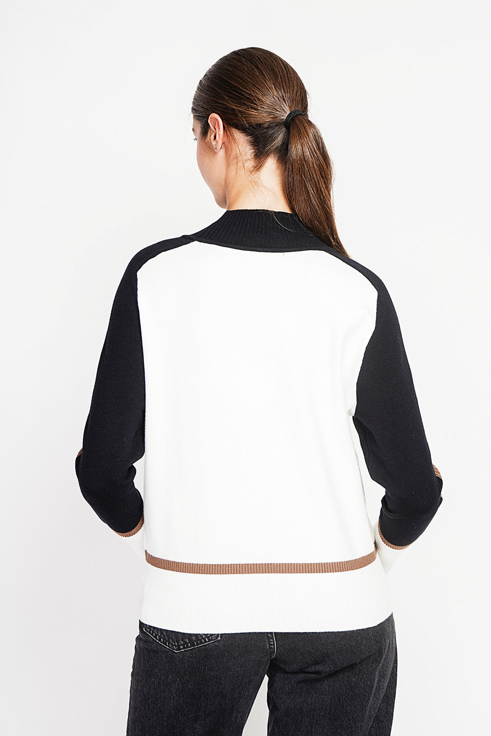 Oversized tri-color high neck sweater with long sleeves – Off white – Assuili